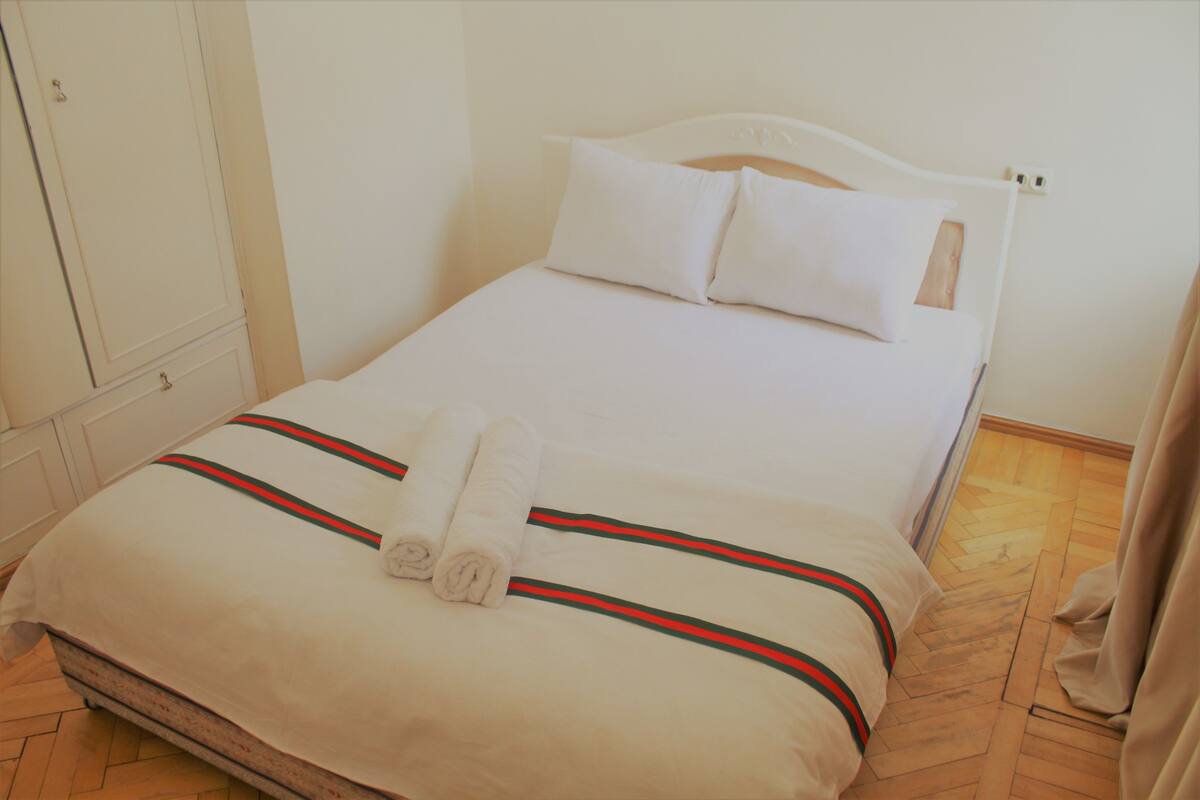 디럭스 싱글룸, 더블침대 1개, 금연 | 5 개의 침실, 오리/거위털 이불, 객실 내 금고, 각각 다른 스타일의 인테리어