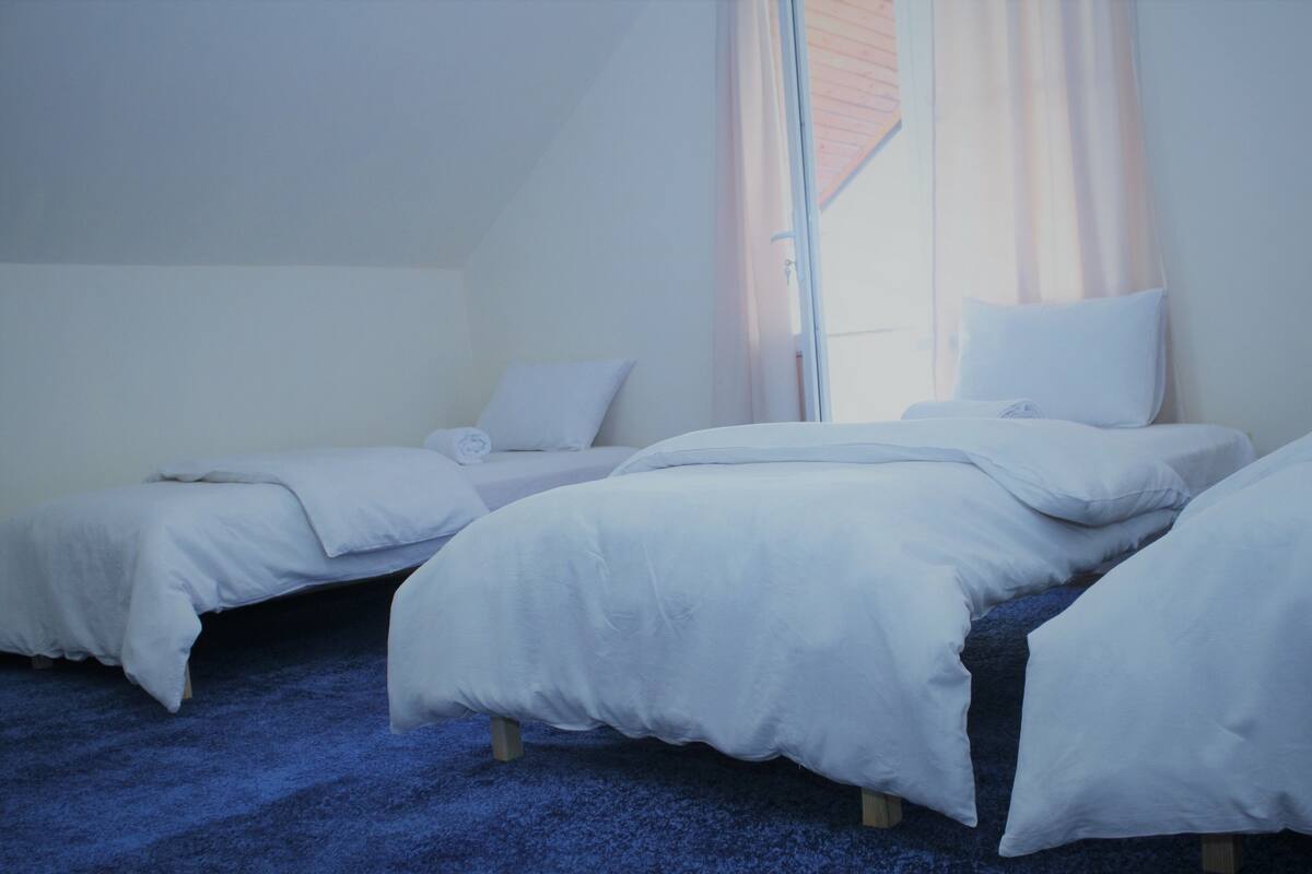 5 bedrooms, down duvets, in-room safe, individually decorated