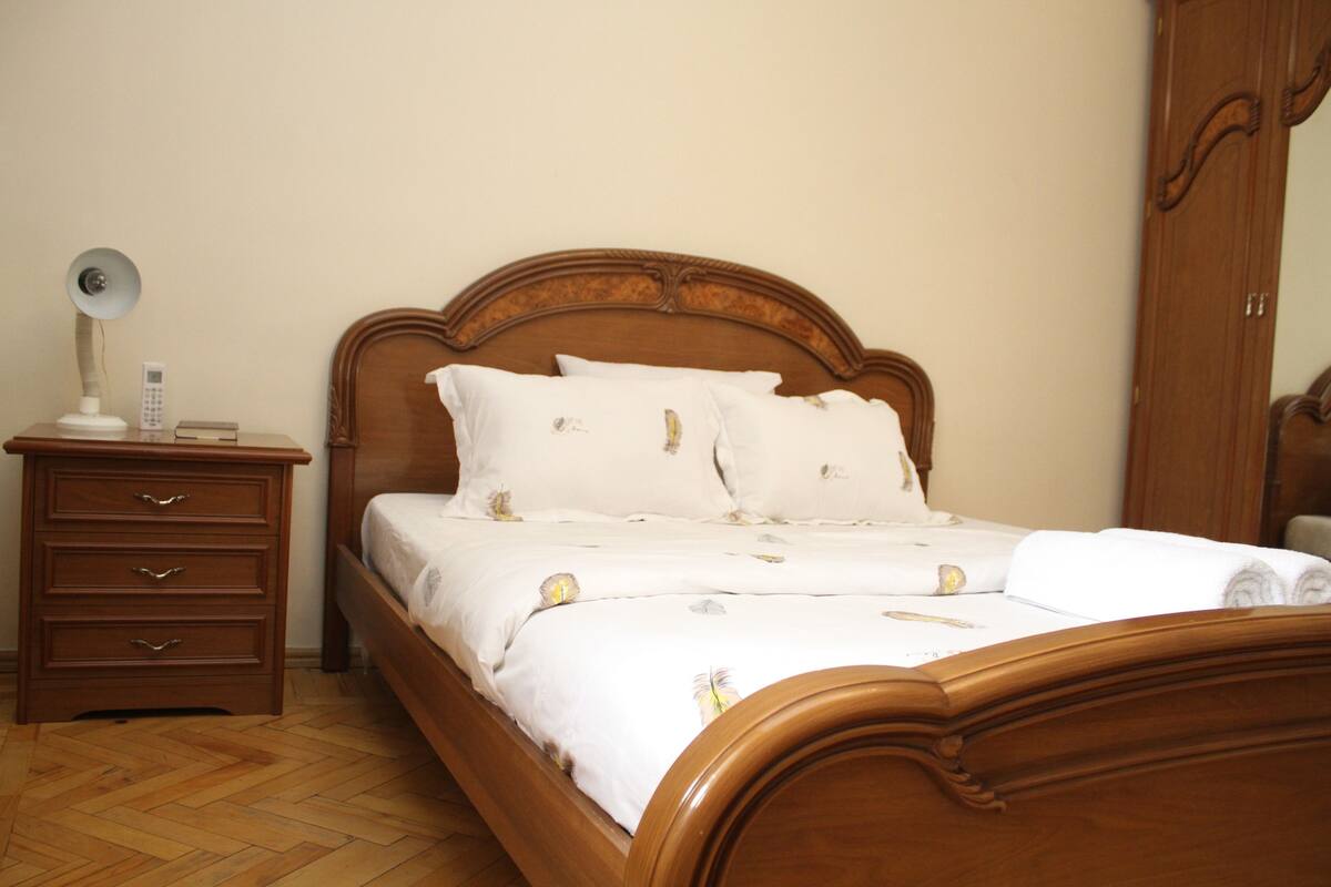 5 bedrooms, down duvets, in-room safe, individually decorated