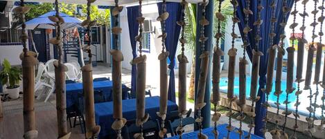 Café da manhã com buffet grátis todos os dias