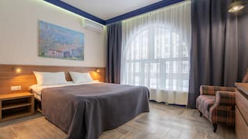 Business Double Room, 1 Queen Bed, Non Smoking | Street view