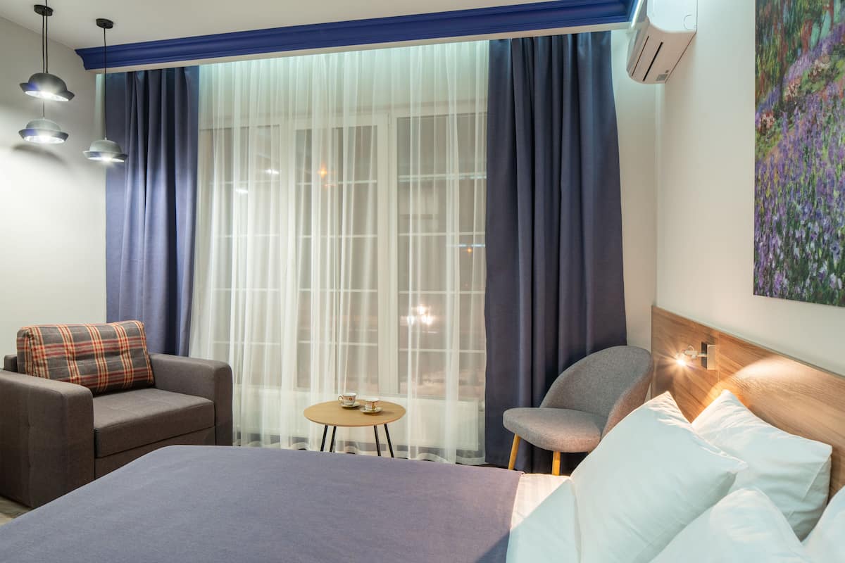 Deluxe Apartment, Multiple Beds, Non Smoking | Desk, iron/ironing board, WiFi (free), bed sheets