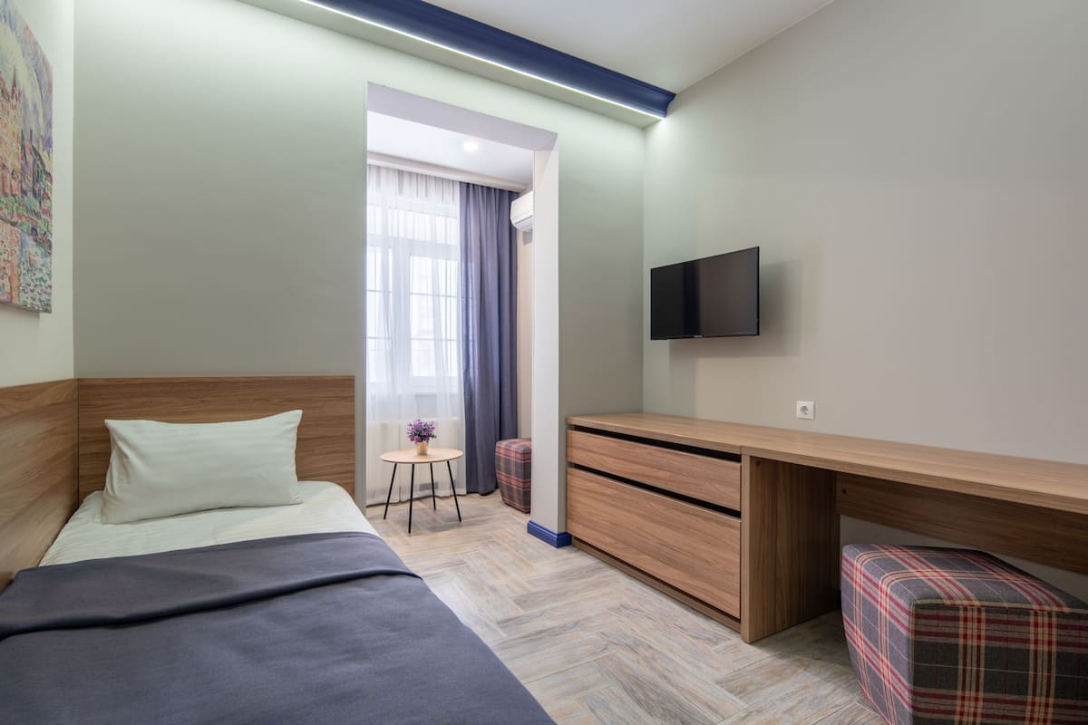 Comfort Single Room, 1 Twin Bed | Desk, iron/ironing board, WiFi (free), bed sheets