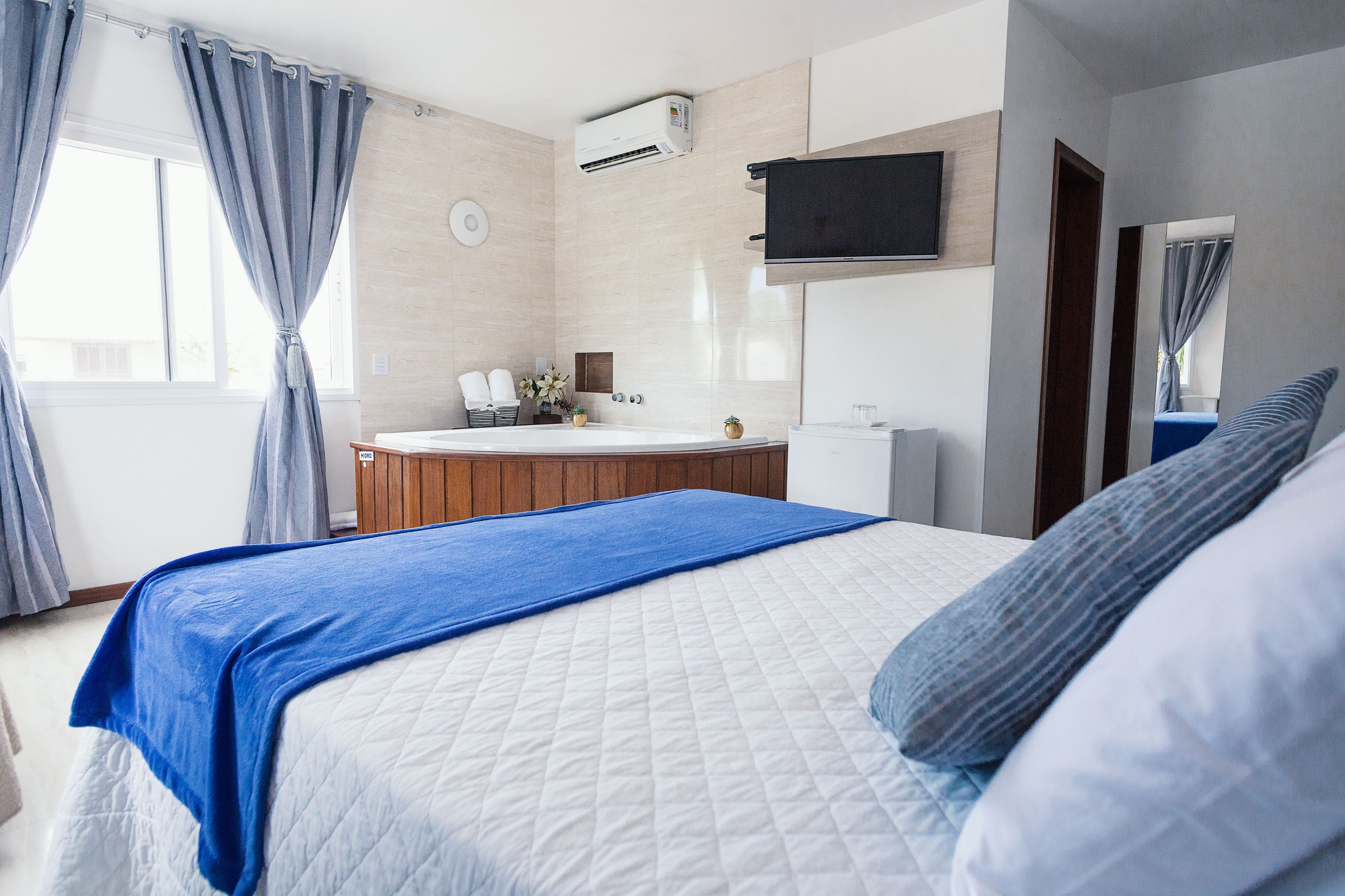 deluxe room, bathtub | view from room