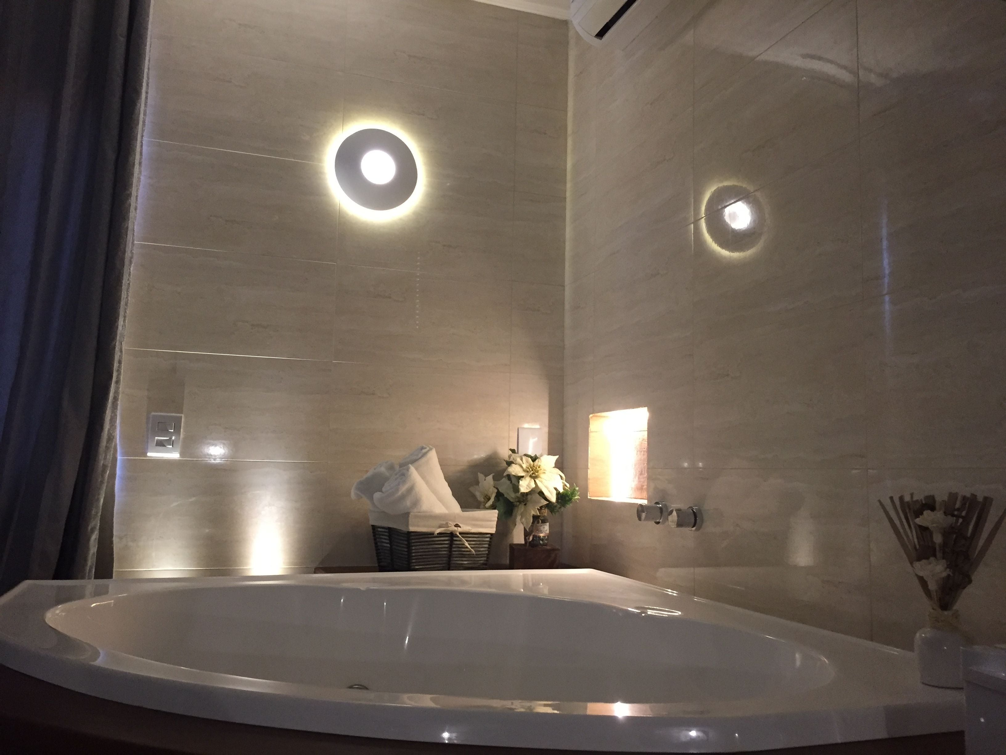 deluxe room, bathtub | minibar, desk, blackout curtains, iron/ironing board