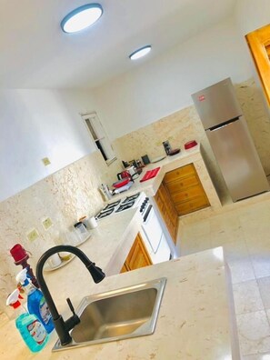 City Apartment, 2 Queen Beds, City View | Living area