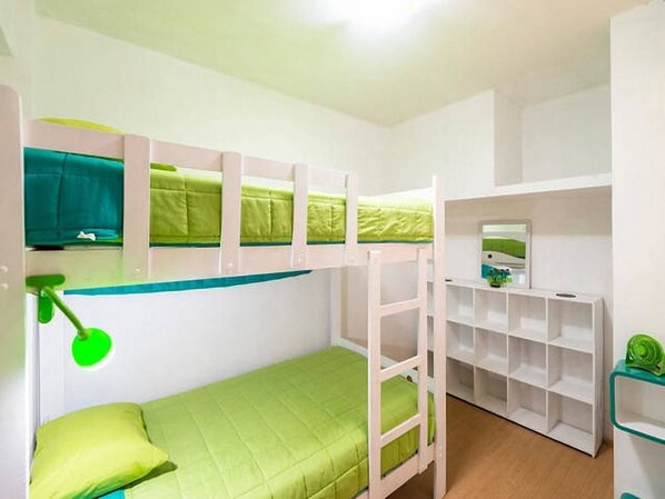 Free WiFi, bed sheets