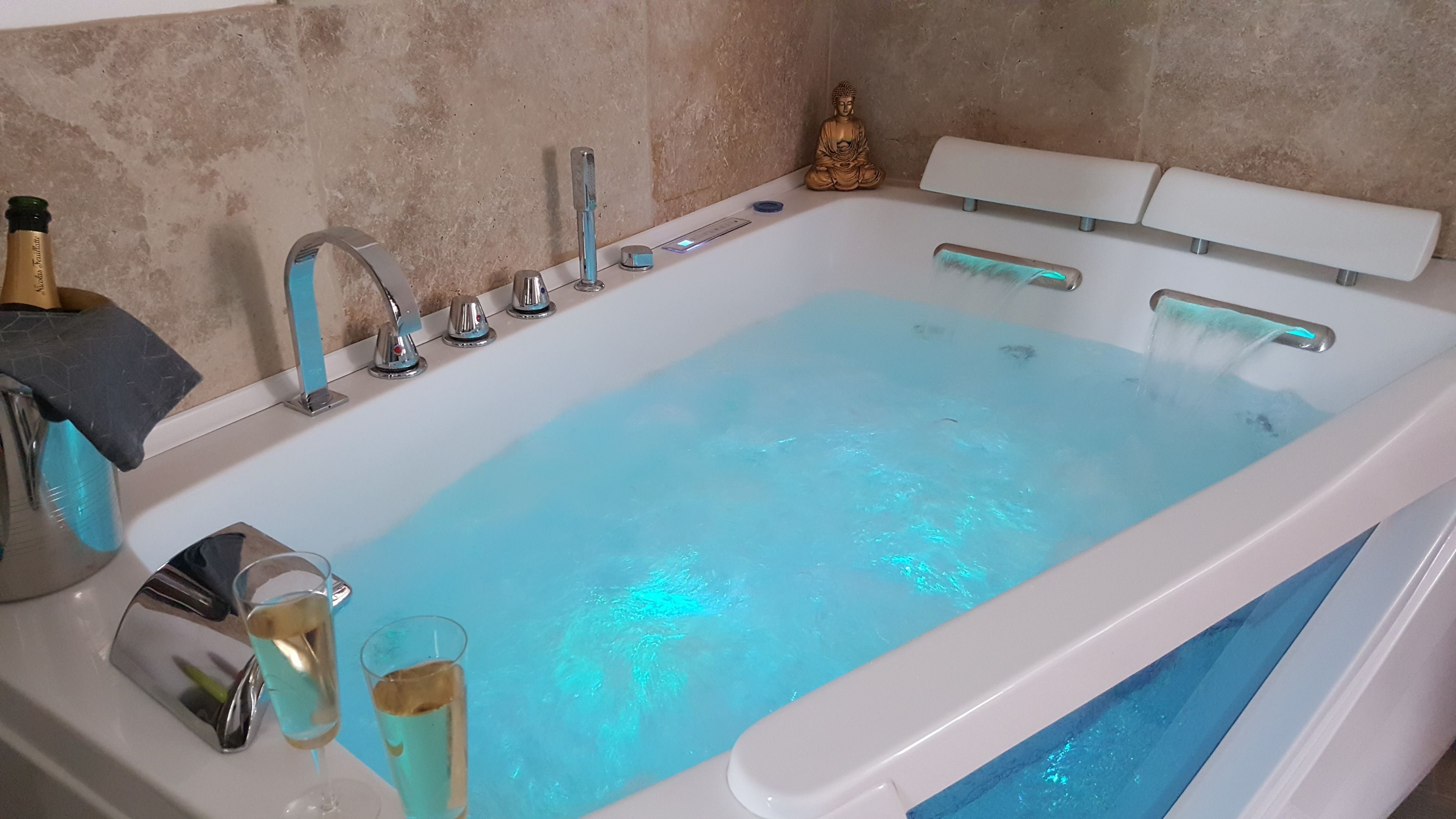 Photo - Le Mas Romantique avec Jacuzzi et Sauna privé
