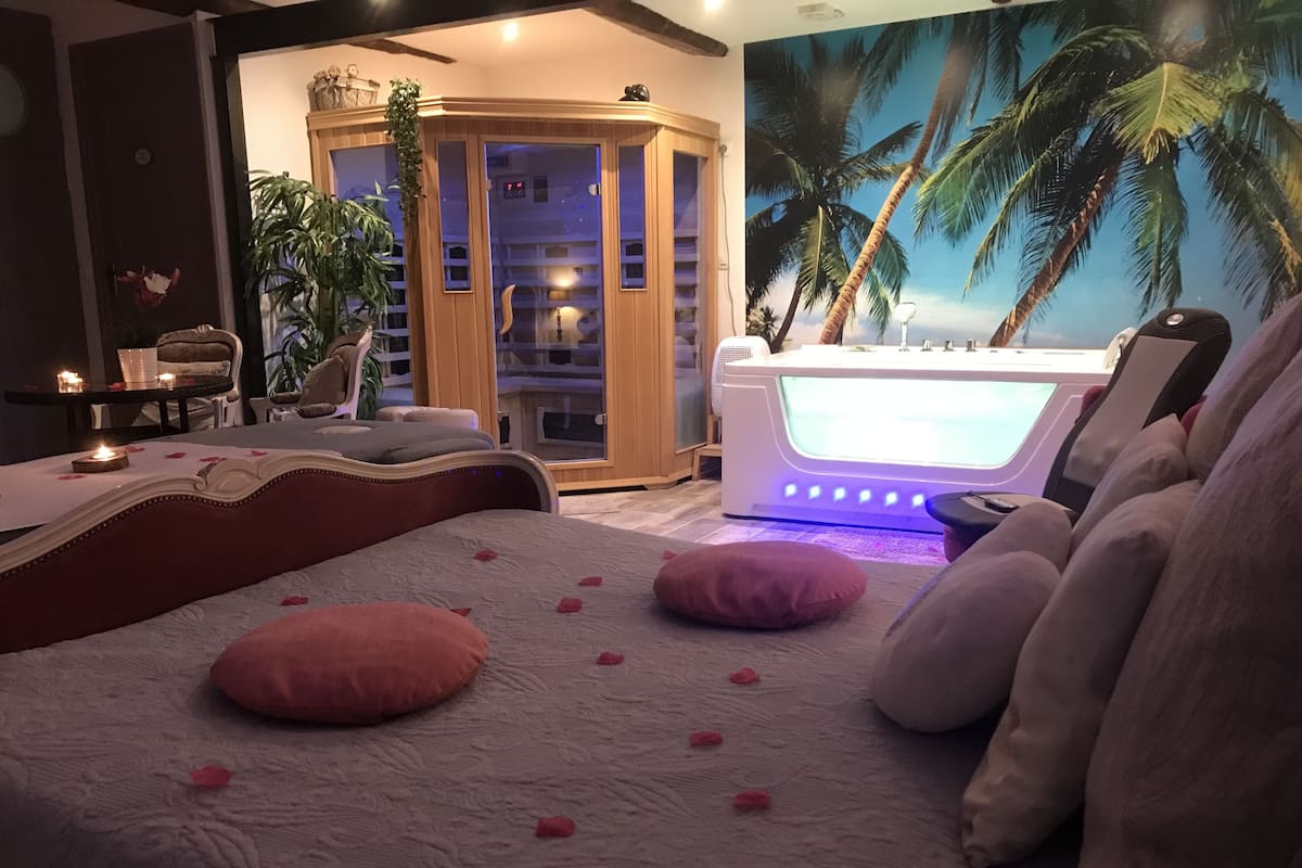 Romantic Double Room, Sauna | Soundproofing, free WiFi, bed sheets