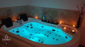 Bañera de hidromasaje privada