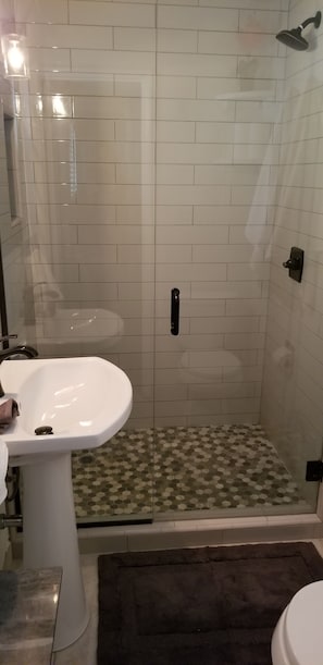 Hair dryer, towels, soap, toilet paper - FAIRWAY PLACE... THE PERFECT PASO ROBLES LOCATION, GOLF, WINERIES, CONCERTS FAIR (Paso Robles)