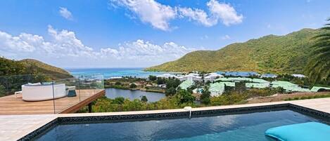 Piscina all'aperto, una piscina riscaldata