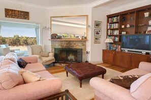 TV, fireplace, DVD player, books