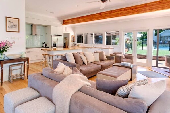 TV, fireplace, DVD player, books