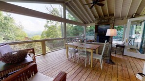 Outdoor dining - One Level. No Stairs. No Compromises. | Little Bear Pen (Highlands)