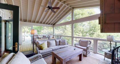 Little Bear Pen | Beautifully Renovated Home on Little Bear Pen Mountain with Spectacular Views