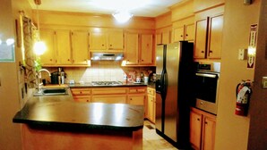 Coffee/tea maker, fridge, microwave, oven - Exclusive Low Country Island Estate Excellent Choice Of Large Groups,  (Charleston)