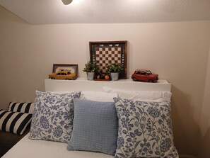 3 bedrooms, iron/ironing board, free WiFi, bed sheets - Exclusive Low Country Island Estate Excellent Choice Of Large Groups, (Charleston)