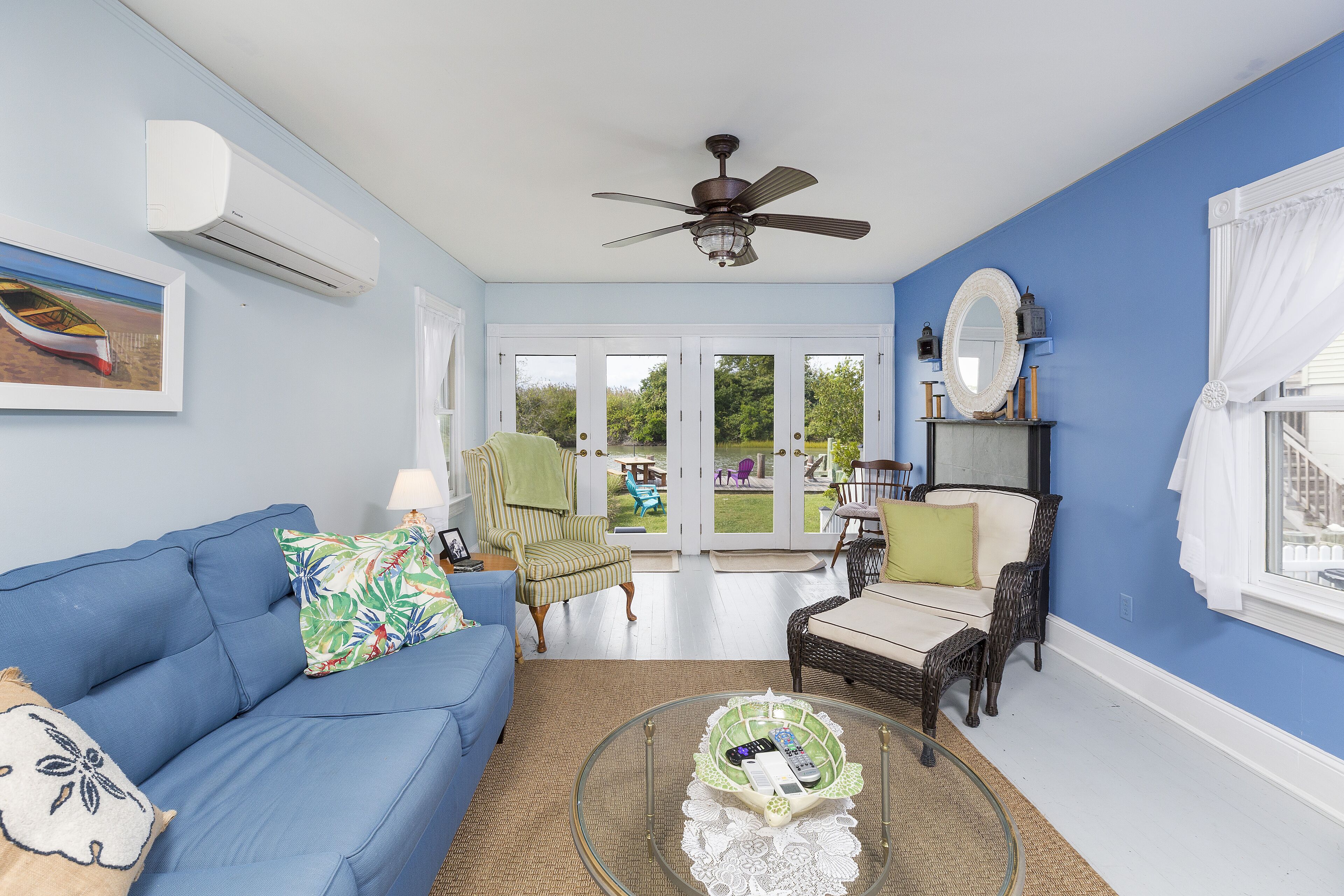 Televisión de pantalla plana y reproductor de DVD 