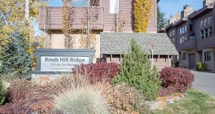 Knob Hill Ridge Townhome 1 - Modern Decor Right in Downtown and Pet Friendly