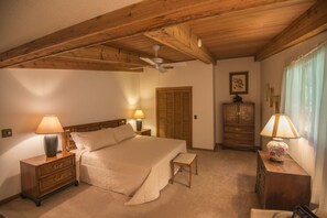 4 bedrooms, desk, iron/ironing board, free WiFi