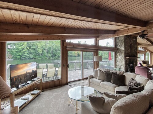 Sequoyah Lakeside Lodge | Spacious Lakefront Home with Kayaks directly on Lake Sequoyah