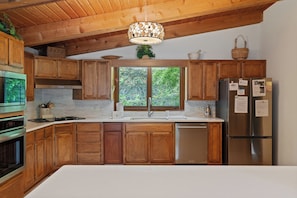 Fridge, microwave, oven, stovetop - A Private Dock. A Lake That Goes Quiet After Sunset | Sequoyah Lakeside Lodge (Highlands)