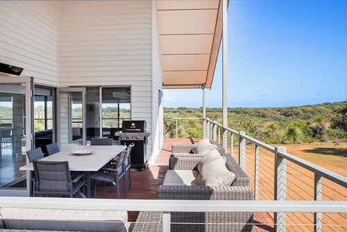 Expansive valley views over Cape Naturaliste National Park