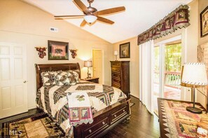 2 soverom, safe på rommet, strykejern/-brett og wi-fi (inkludert)