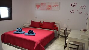 2 chambres, fer et planche à repasser, accès Internet, draps fournis