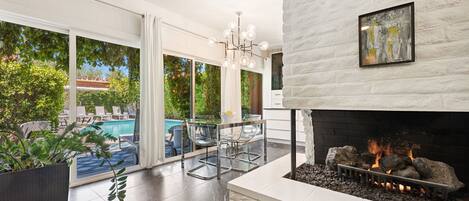 تناول الطعام بالخارج