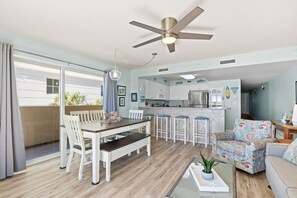 Dining - PI 218: Beach Vibes Only -Rare End Unit~Wrap-Around Balcony~2 King Beds+Bunks (Fort Walton Beach)