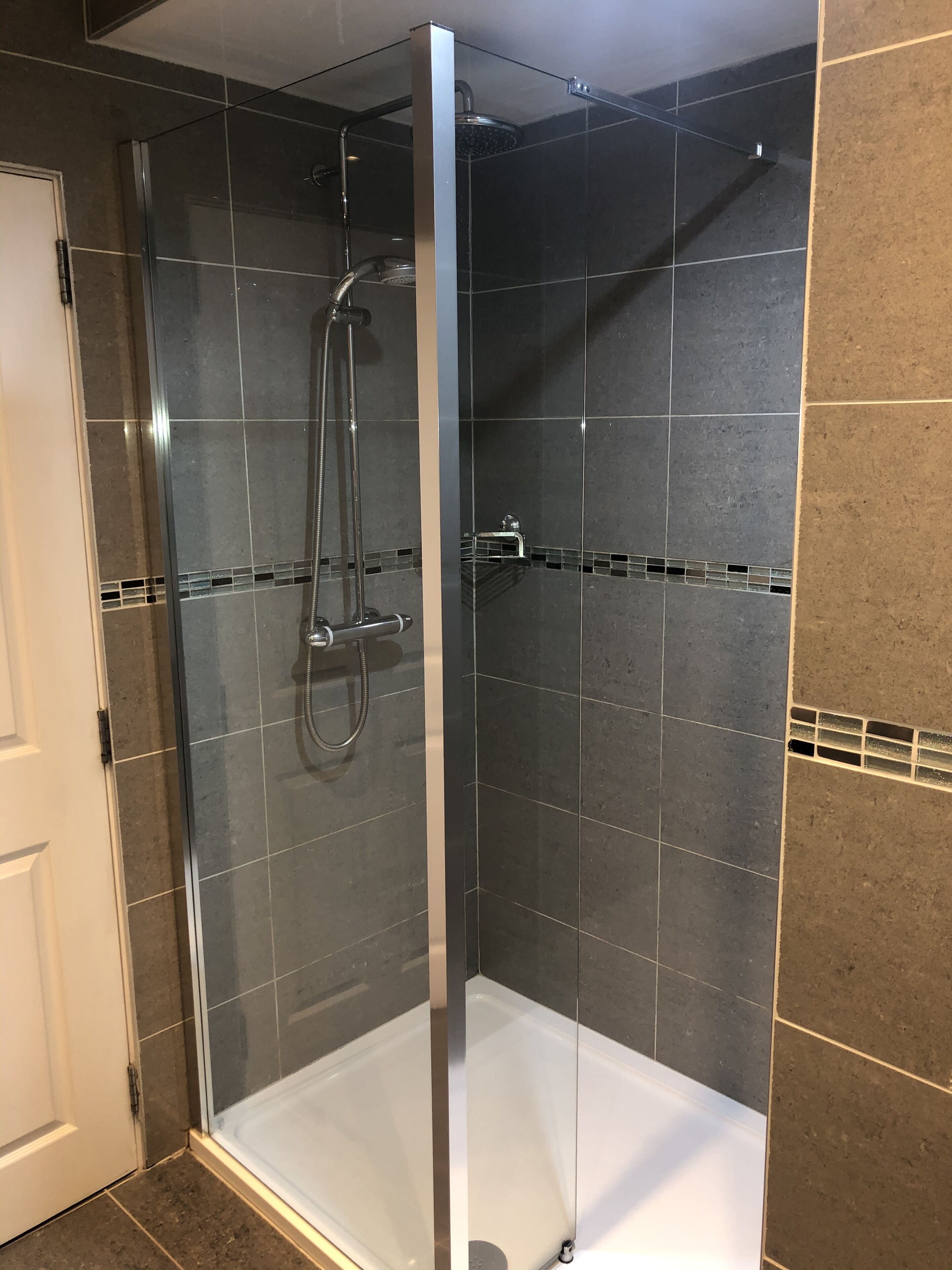 shower, free toiletries, hair dryer