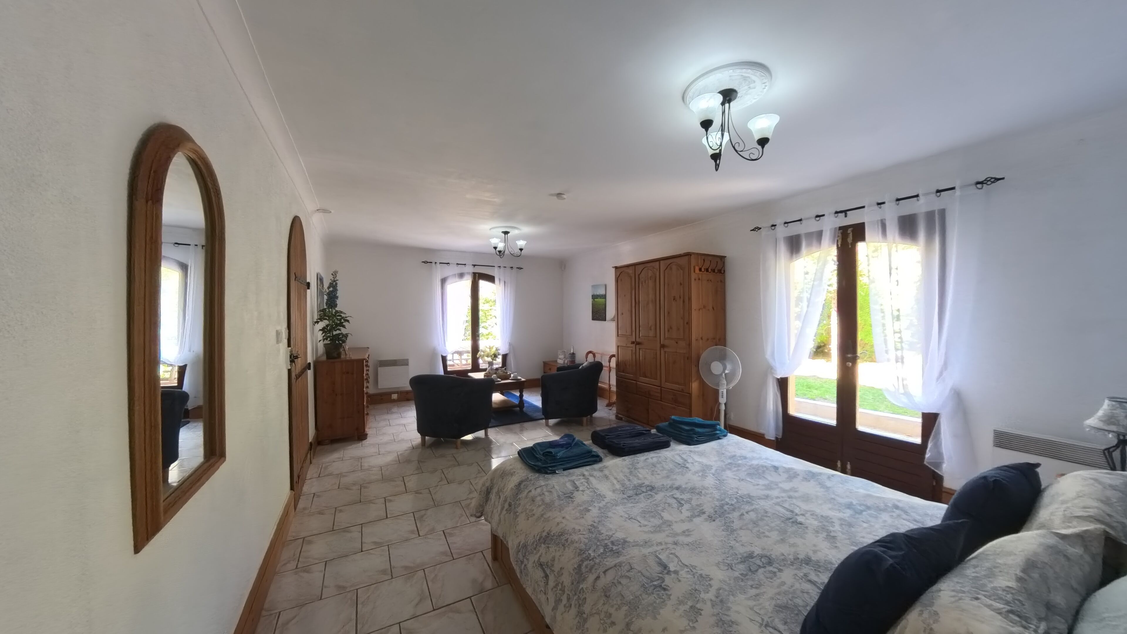 3 bedrooms, iron/ironing board, WiFi, bed sheets