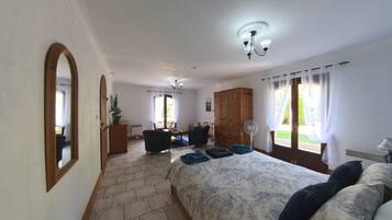 3 bedrooms, iron/ironing board, WiFi, bed sheets