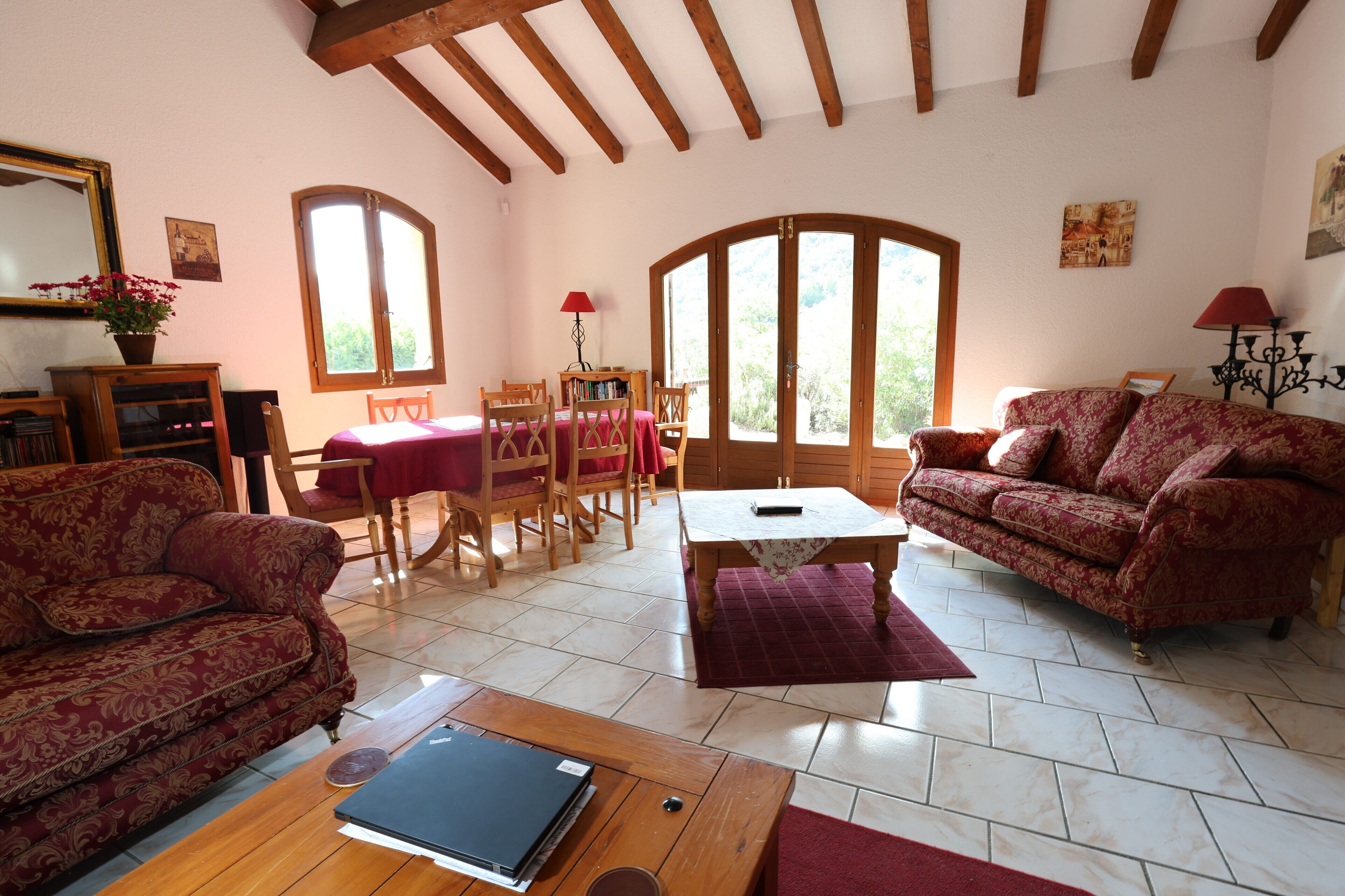 TV, fireplace, DVD player, books