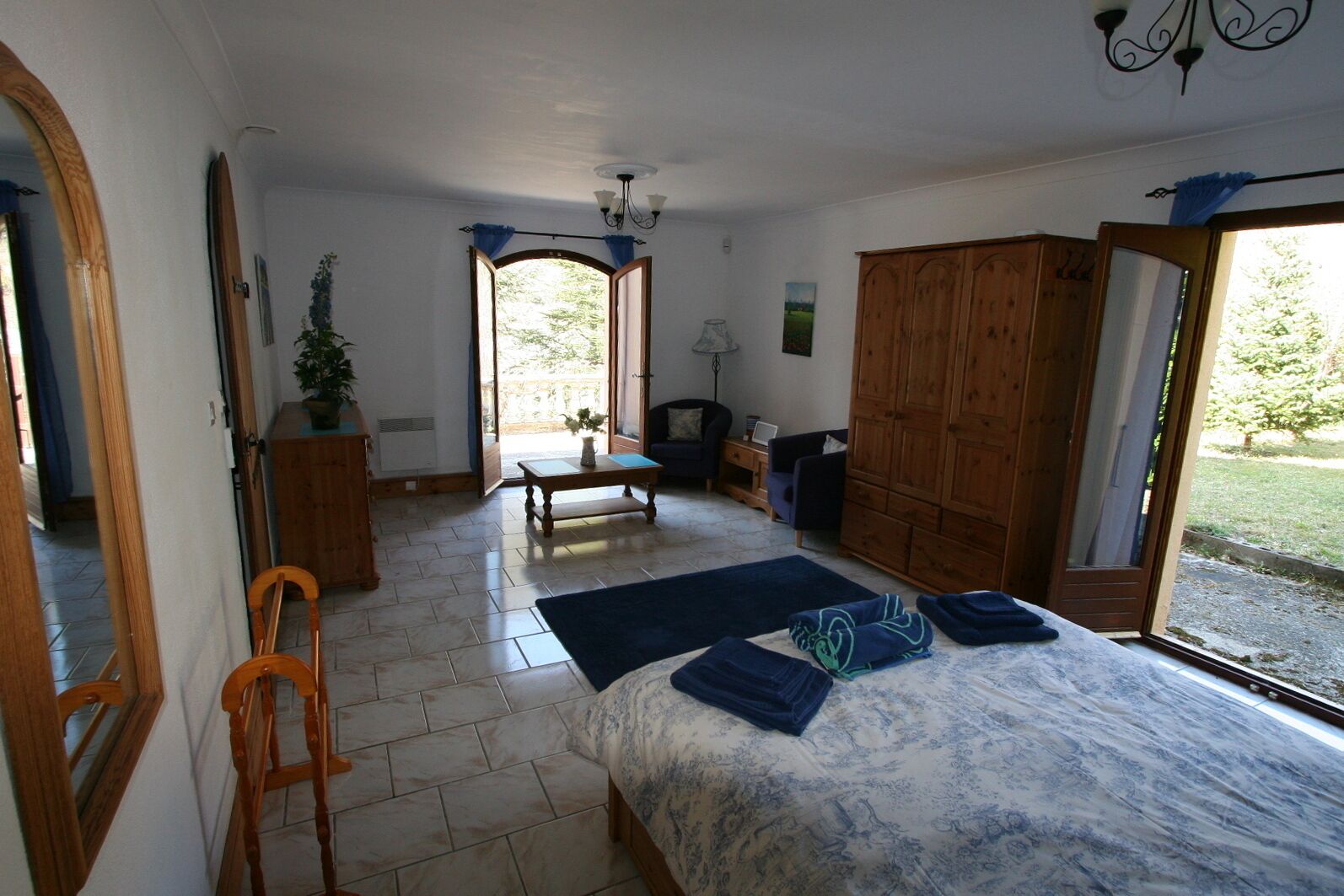 3 dormitorios, tabla de planchar con plancha, wifi y ropa de cama