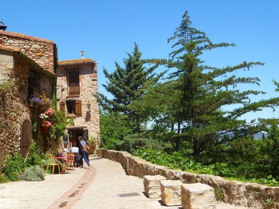 Spacious Three Bedroom Mountain Villa with Pool