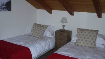 4 bedrooms, iron/ironing board, free WiFi, bed sheets