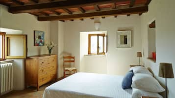 5 Schlafzimmer, Bügeleisen/Bügelbrett, Reisekinderbett, kostenloses WLAN