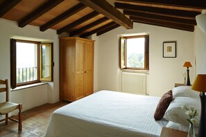 5 chambres, fer et planche à repasser, lit parapluie, Wi-Fi gratuit