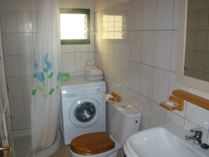 Shower, hair dryer, towels, soap - Studio Marcel, Comfortable and economical, Tenerife (Aldea Blanca)