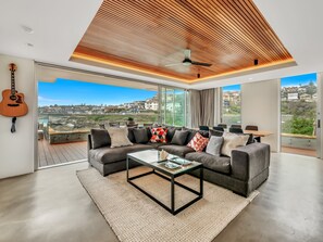 Appartement Luxe, 4 chambres, non-fumeur, vue océan | Salle de séjour