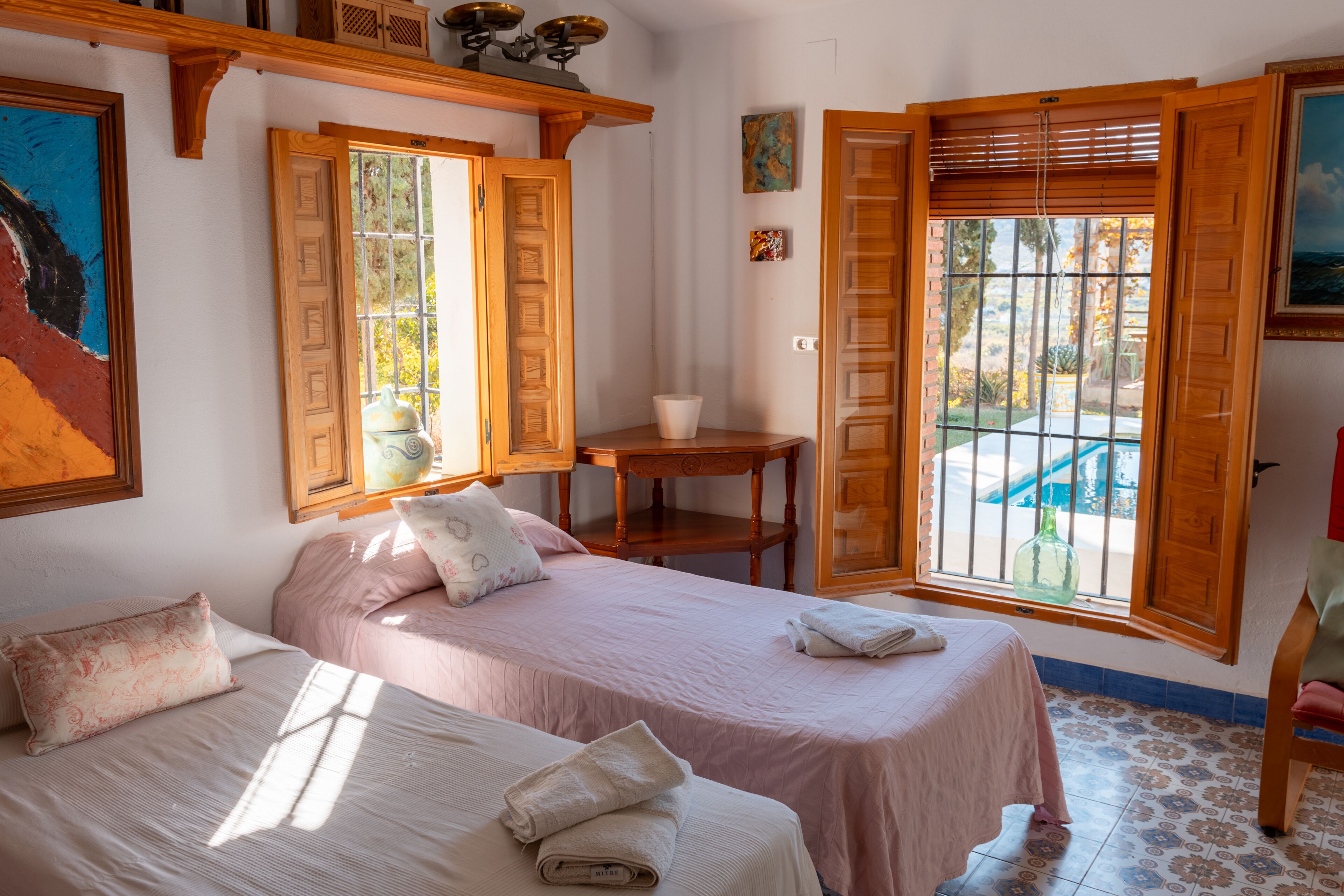 4 dormitorios, tabla de planchar con plancha, cuna de viaje y wifi