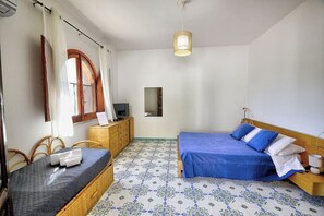 3 bedrooms, iron/ironing board, free WiFi, bed sheets