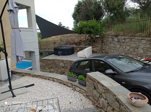 Property grounds - Alpha Delta Pool Suite (KAVALA)