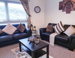 Premium Apartment, City View | Living room