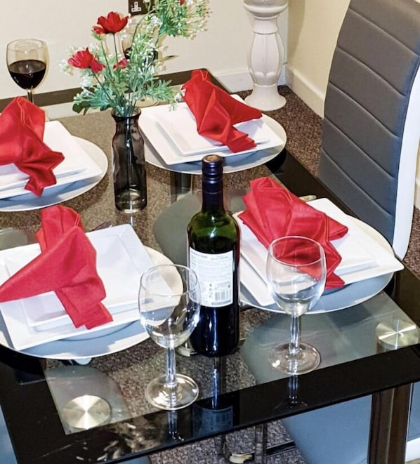 Premium Apartment, City View | In-room dining