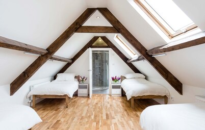 Reighton House sleeps upto 15 guests, dog friendly, games room, enclosed gardens
