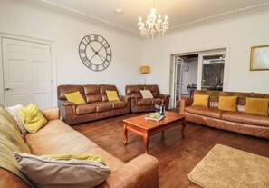 Smart-TV, peis, DVD-spiller og fotballspill